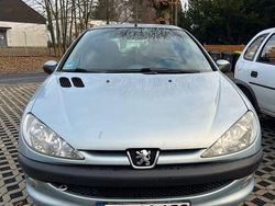 Silber Gebraucht 2004 Peugeot 206 Premium Limousine | 1.200 € (Fairer Preis)