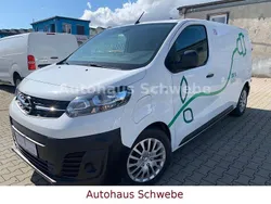 Weiß Gebraucht 2022 Opel Vivaro-e Combi Van | 15.985 €