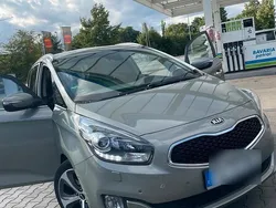 Grau Gebraucht 2016 Kia Carens Van / Kleinbus | 8.500 € (Guter Preis)