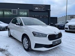 Weiß Gebraucht 2022 Skoda Fabia Active Limousine | 9.999 € (Guter Preis)
