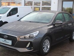 Grau Gebraucht 2018 Hyundai i30 Select Limousine | 11.300 € (Etwas zu teuer)