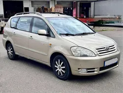 Gold Gebraucht 2002 Toyota Avensis Verso Van / Kleinbus | 2.450 €