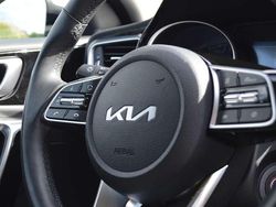 Weiß Gebraucht 2022 Kia XCeed Vision SUV | 22.900 € (Fairer Preis)