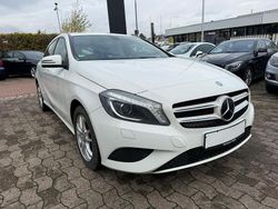 Weiß Gebraucht 2013 Mercedes A180 Limousine | 15.000 €