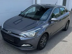 Grau Gebraucht 2017 Hyundai i20 YES! Kleinwagen | 7.900 € (Guter Preis)
