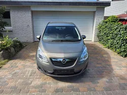 Braun Gebraucht 2011 Opel Meriva Color Edition Van / Kleinbus | 5.950 € (Fairer Preis)