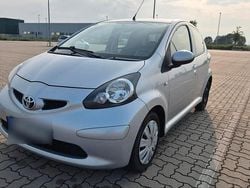 Grau Gebraucht 2008 Toyota Aygo Kleinwagen | 2.499 € (Fairer Preis)