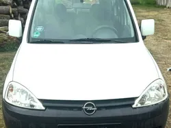 Weiß Gebraucht 2007 Opel Combo Van / Kleinbus | 3.000 € (Fairer Preis)