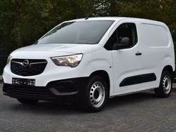 Weiß Gebraucht 2020 Opel Combo Selection Van / Kleinbus | 11.246 € (Guter Preis)