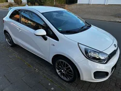 Weiß Gebraucht 2013 Kia Rio 2 Limousine | 4.700 € (Guter Preis)