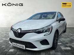 Weiß Gebraucht 2023 Renault Clio V Equilibre Limousine | 14.497 € (Fairer Preis)