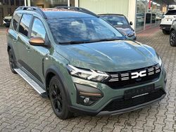 Grau Gebraucht 2024 Dacia Jogger Extreme Van / Kleinbus | 17.890 € (Guter Preis)