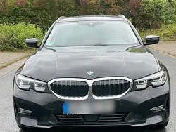 Schwarz Gebraucht 2019 BMW 318 Comfort Edition Kombi | 14.500 € (Teuer)