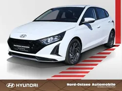 Weiß Gebraucht 2025 Hyundai i20 Trend Limousine | 21.590 € (Fairer Preis)