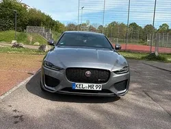 Grau Gebraucht 2019 Jaguar XE Limousine | 25.499 € (Teuer)