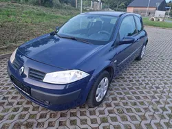 Blau Gebraucht 2005 Renault Mégane II Limousine | 1.650 € (Fairer Preis)