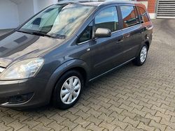 Schwarz Gebraucht 2010 Opel Zafira Innovation Van / Kleinbus | 2.100 € (Superpreis)