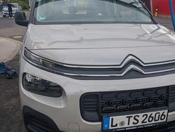 Grau Gebraucht 2019 Citroën Berlingo Feel Van / Kleinbus | 15.600 € (Fairer Preis)