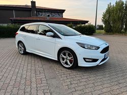 Weiß Gebraucht 2016 Ford Focus Sport Kombi | 9.600 € (Fairer Preis)