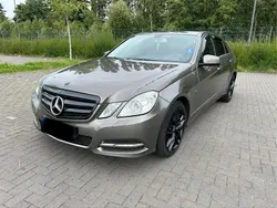 Braun Gebraucht 2011 Mercedes E200 Limousine | 10.499 € (Fairer Preis)