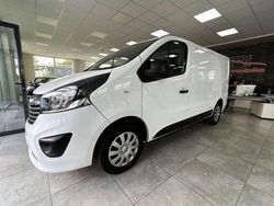 Weiß Gebraucht 2018 Opel Vivaro Van / Kleinbus | 15.999 € (Guter Preis)