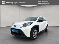 Schneeweiß Neu 2025 Toyota Aygo X-play Kleinwagen | 16.890 €