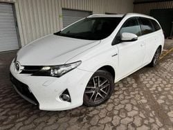 Weiß Gebraucht 2015 Toyota Auris Hybrid Kombi | 8.200 € (Guter Preis)