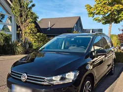 Schwarz Gebraucht 2017 VW Touran Sound Van / Kleinbus | 17.900 € (Etwas zu teuer)