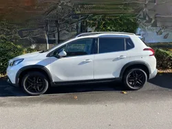 Weiß Gebraucht 2018 Peugeot 2008 Allure SUV | 11.300 € (Fairer Preis)