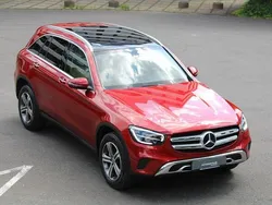Hyazinthrot metallic Gebraucht 2021 Mercedes GLC300 SUV | 37.990 € (Superpreis)