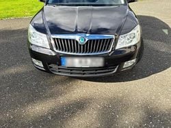 Schwarz Gebraucht 2012 Skoda Octavia Kombi | 7.800 € (Fairer Preis)