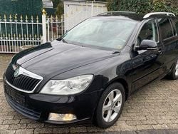 Schwarz Gebraucht 2011 Skoda Octavia Elegance Kombi | 1.650 € (Guter Preis)