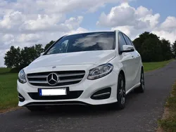 Weiß Gebraucht 2015 Mercedes B180 Edition Van / Kleinbus | 10.000 € (Guter Preis)