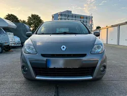 Grau Gebraucht 2010 Renault Clio II Kleinwagen | 3.200 € (Teuer)