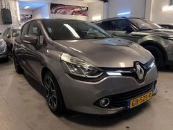 Grau Gebraucht 2015 Renault Clio IV Dynamique Limousine | 5.250 € (Guter Preis)