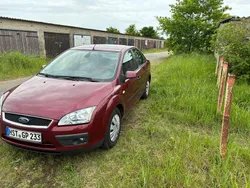 Rot Gebraucht 2006 Ford Focus Ambiente Limousine | 2.500 € (Guter Preis)