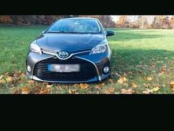 Grau Gebraucht 2017 Toyota Yaris Hybrid Edition-S Kleinwagen | 10.999 € (Guter Preis)