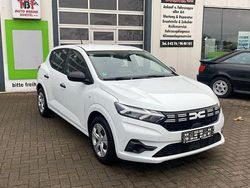 Weiß Gebraucht 2023 Dacia Sandero Essentiel Limousine | 11.800 € (Guter Preis)