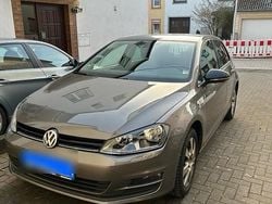 Braun Gebraucht 2014 VW Golf VII Comfortline Limousine | 8.799 € (Etwas zu teuer)