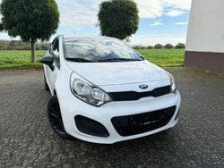 Weiß Gebraucht 2012 Kia Rio Kleinwagen | 3.499 € (Guter Preis)