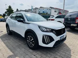 Weiß Gebraucht 2023 Peugeot 2008 Active SUV | 19.370 € (Fairer Preis)