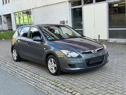 Grau Gebraucht 2010 Hyundai i30 Edition+ Limousine | 1.799 € (Superpreis)