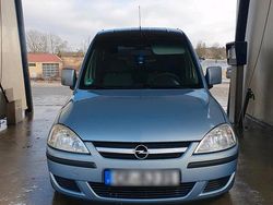 Blau Gebraucht 2004 Opel Combo Van / Kleinbus | 2.800 € (Etwas zu teuer)