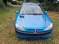 Blau Gebraucht 2000 Peugeot 206 Kleinwagen | 1.000 €