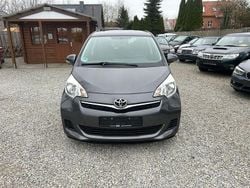 Grau Gebraucht 2013 Toyota Verso-S Life Van / Kleinbus | 6.299 € (Fairer Preis)