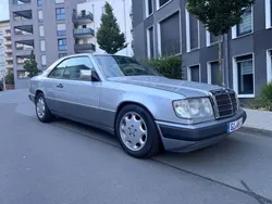 Silber Gebraucht 1993 Mercedes E220 Coupé | 8.500 €