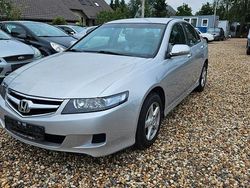 Silber Gebraucht 2007 Honda Accord Comfort Limousine | 3.390 € (Etwas zu teuer)