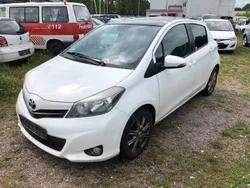 Weiß Gebraucht 2013 Toyota Yaris Club Limousine | 4.550 € (Fairer Preis)