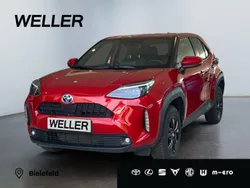 Karminarot metallic Gebraucht 2024 Toyota Yaris Cross Team SUV | 24.680 € (Guter Preis)