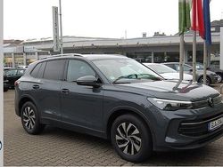 Grau Gebraucht 2024 VW Tiguan Life SUV | 37.390 € (Teuer)